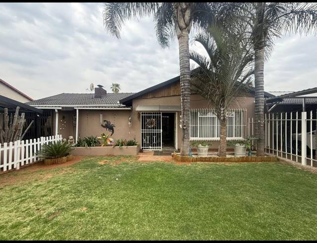 3 BEDROOM HOUSE FOR SALE IN LILIANTON